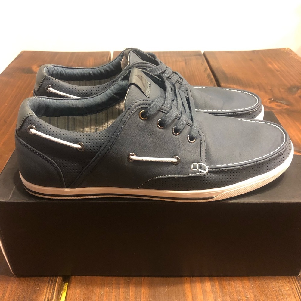 ALDO PENN BLUE/WHITE PRICED TO SELL!